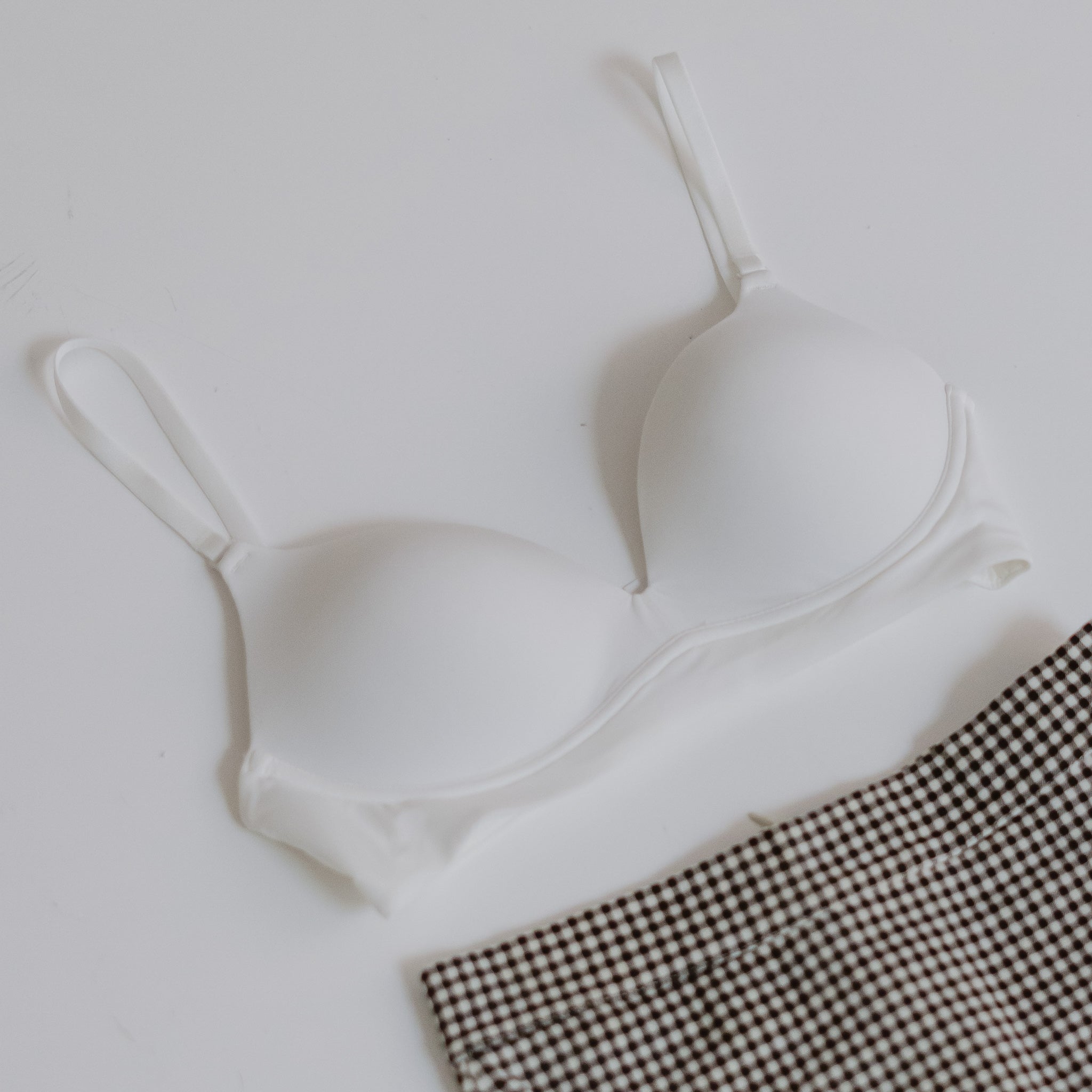 Timeless Essential! Plunge-Back Lightly-Lined Wireless T-Shirt Bra in