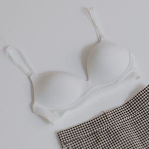Timeless Essential! Plunge-Back Lightly-Lined Wireless T-Shirt Bra in White