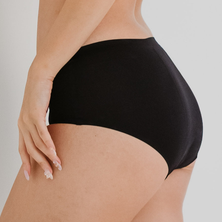 Hello Period! Seamless Mid-Rise Cheekie in Buttery Black