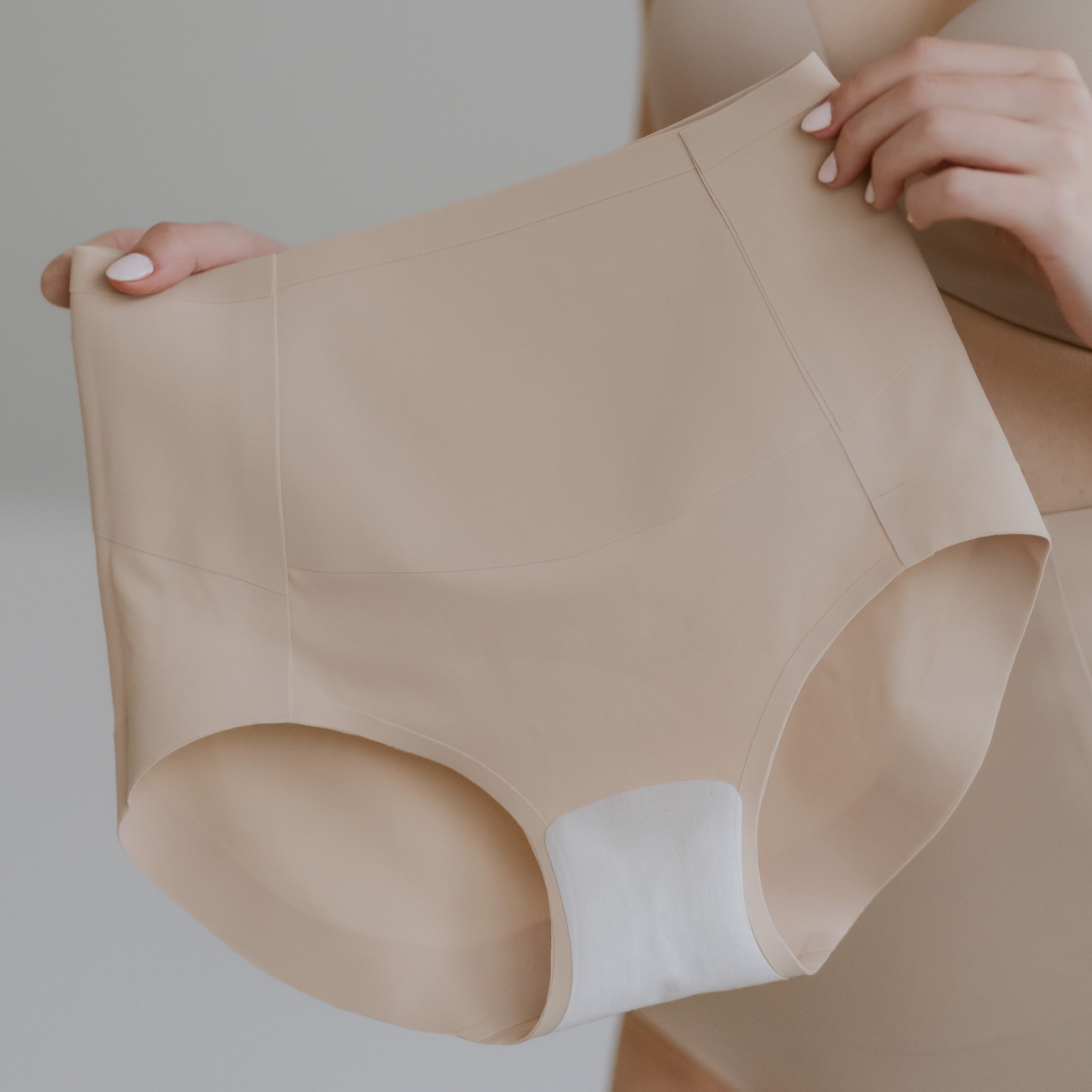 Air-Shaper Super Mid-Rise Seamless Cheekie (Medium Compression)