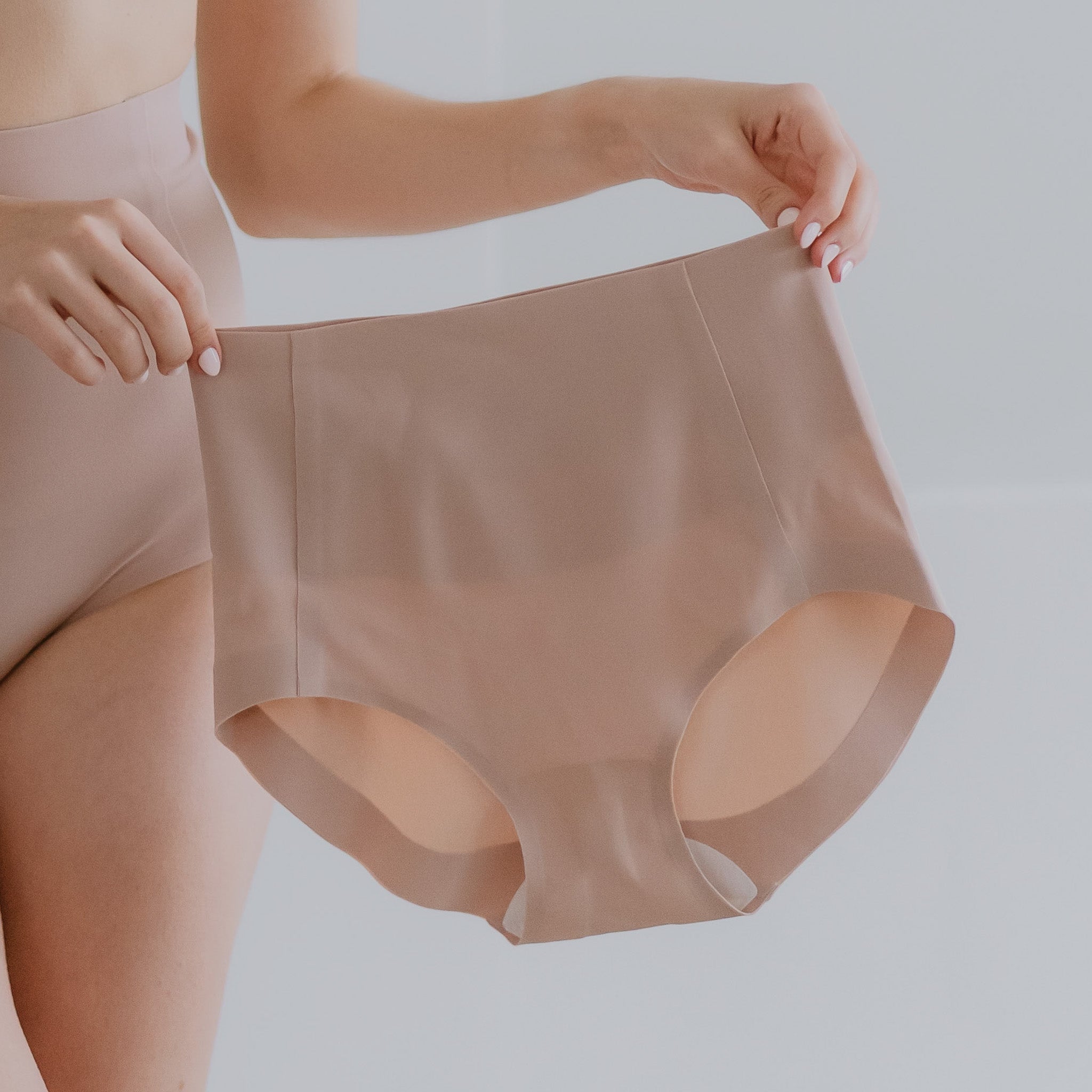 Air-Shaper Super Mid-Rise Seamless Cheekie (Medium Compression)