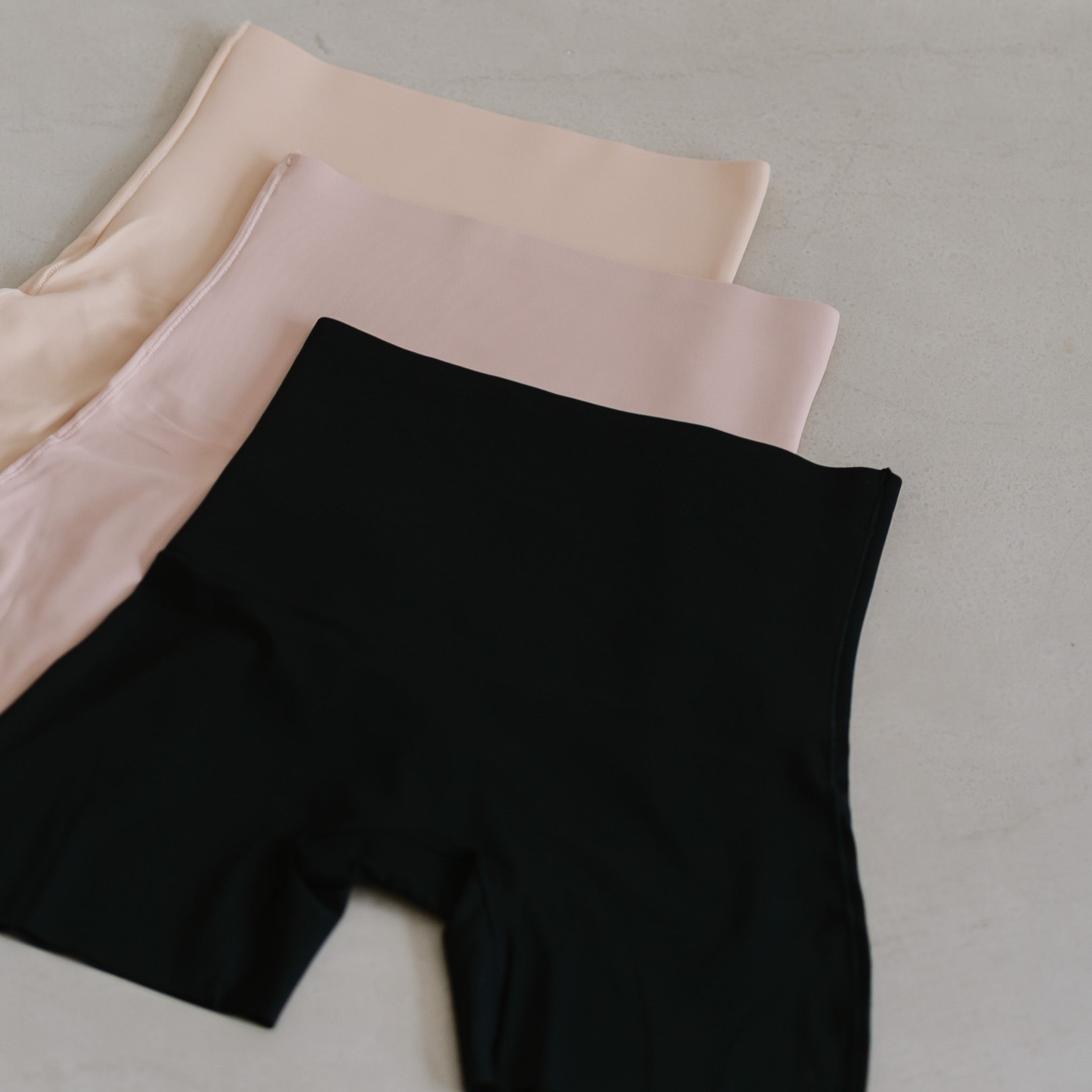 Air-Shaper Super High-Rise Seamless Shortie (Medium Compression)