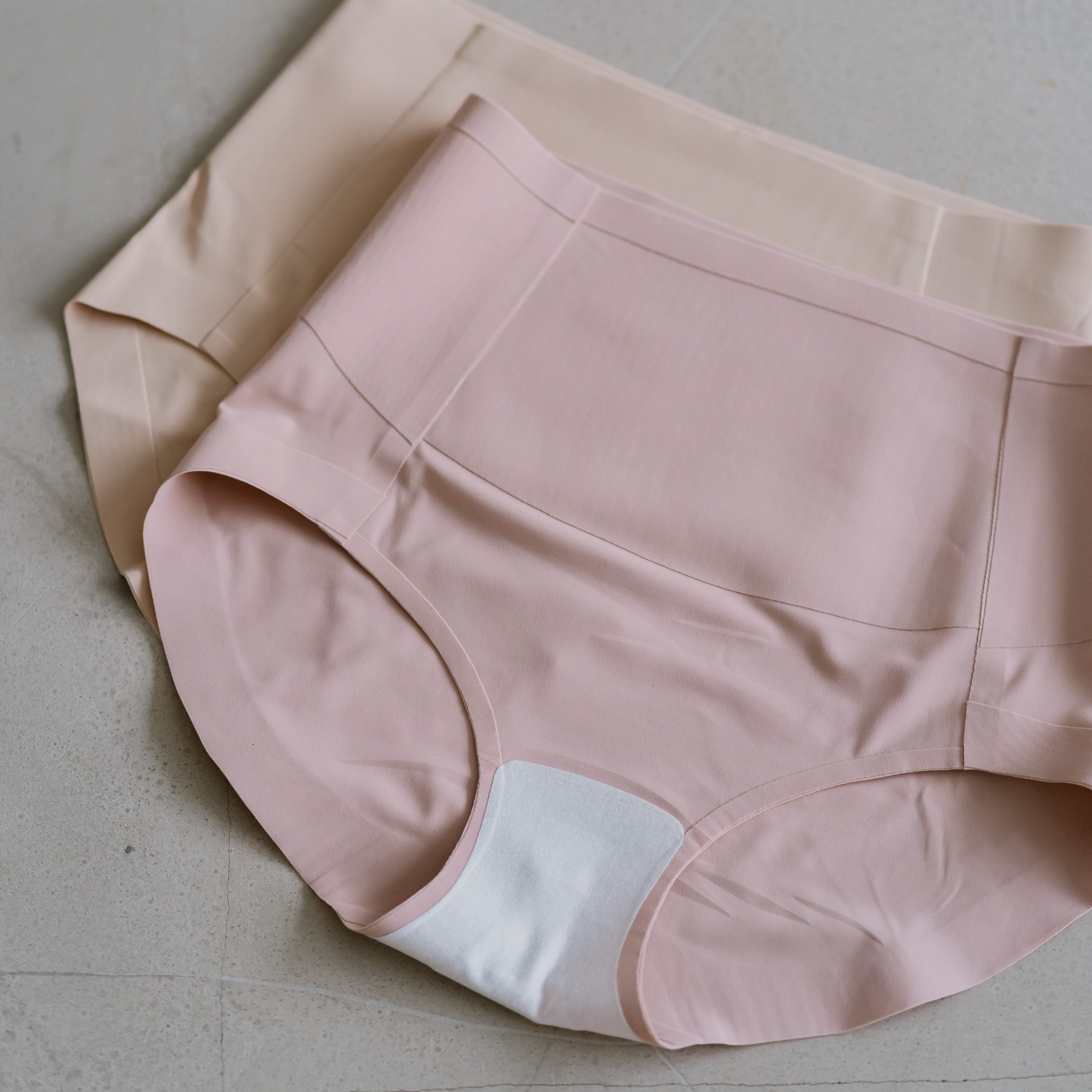 Air-Shaper Super Mid-Rise Seamless Cheekie (Medium Compression)