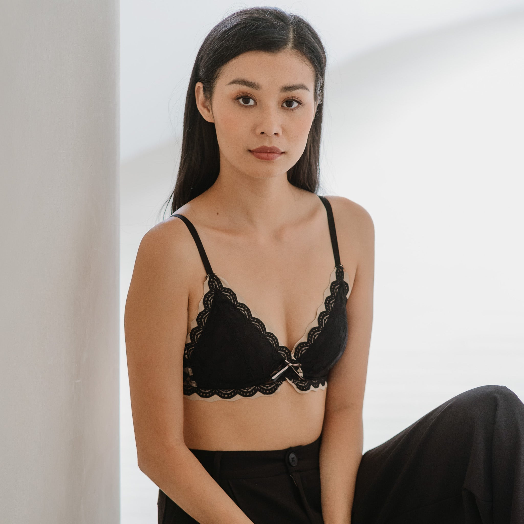 Blooming Soft Lace! Lightly-Lined Wireless Bra Tagged 36A/80A