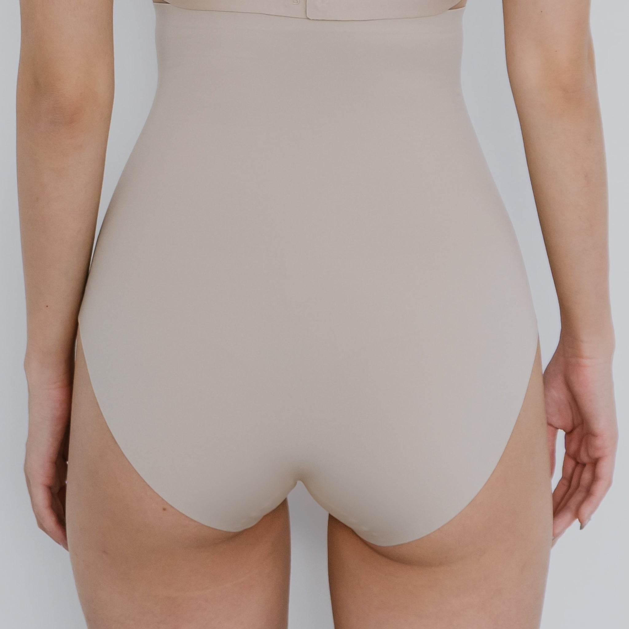 AIR-SHAPER Super High-Rise Seamless Cheekie (Gentle Compression)