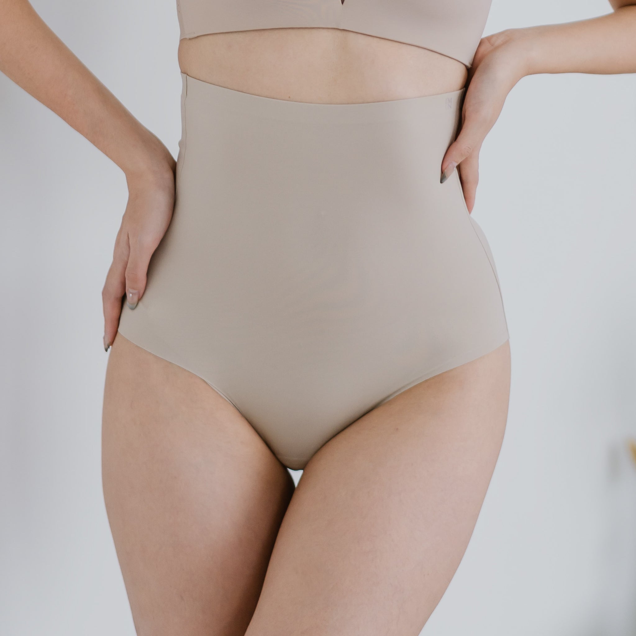 AIR-SHAPER Super High-Rise Seamless Cheekie (Gentle Compression)