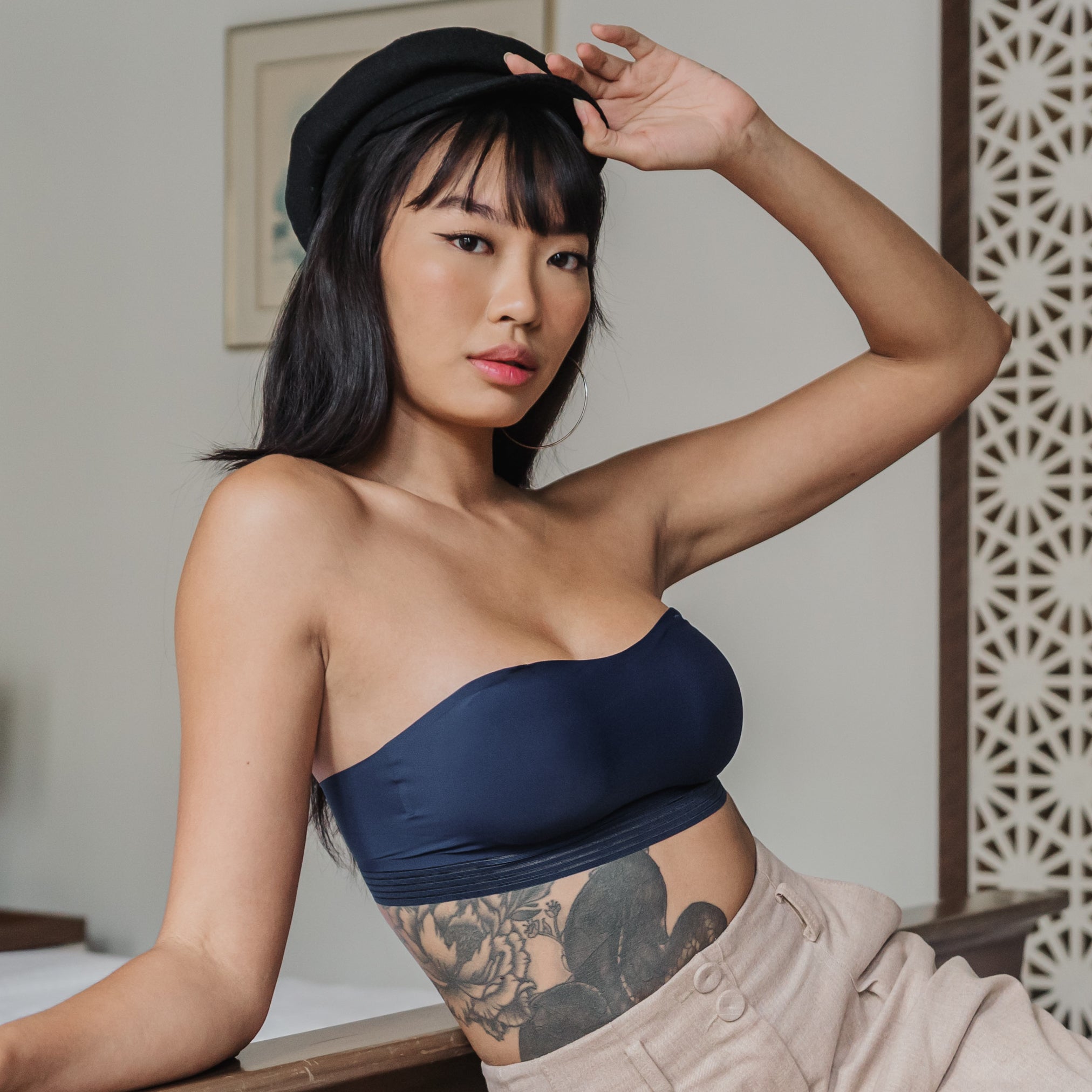 Essential Stylish Chic 2-Way Wireless Bandeau in Navy