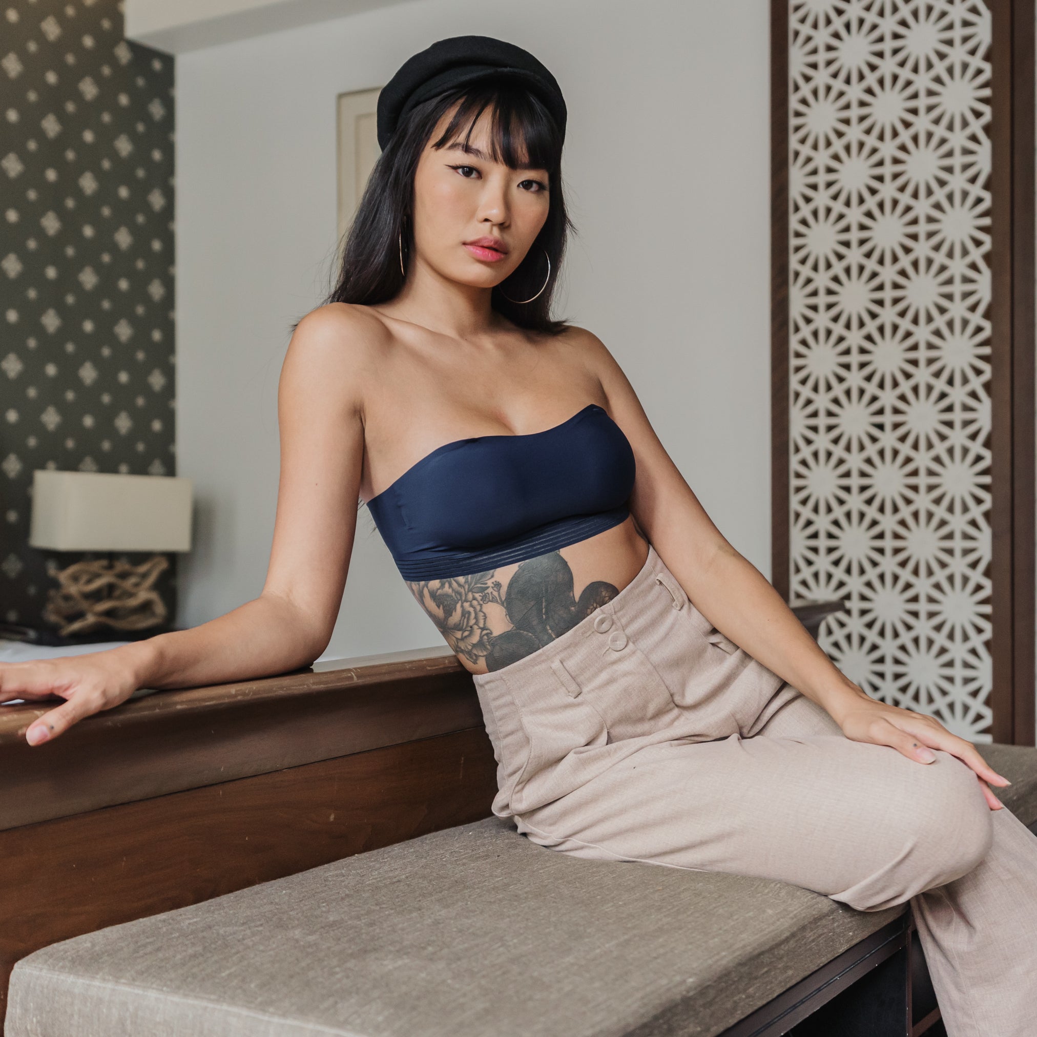 Essential Stylish Chic 2-Way Wireless Bandeau in Navy