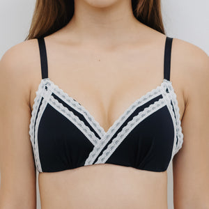 Sweet Lace Wrapped Wireless Bra in Black (Size S & M Only)