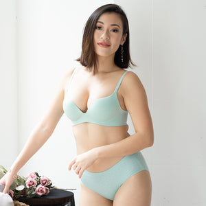 OOMPH! Velvet-Matte Teardrop 2-Way Wireless Push Up Bra in Tiffany