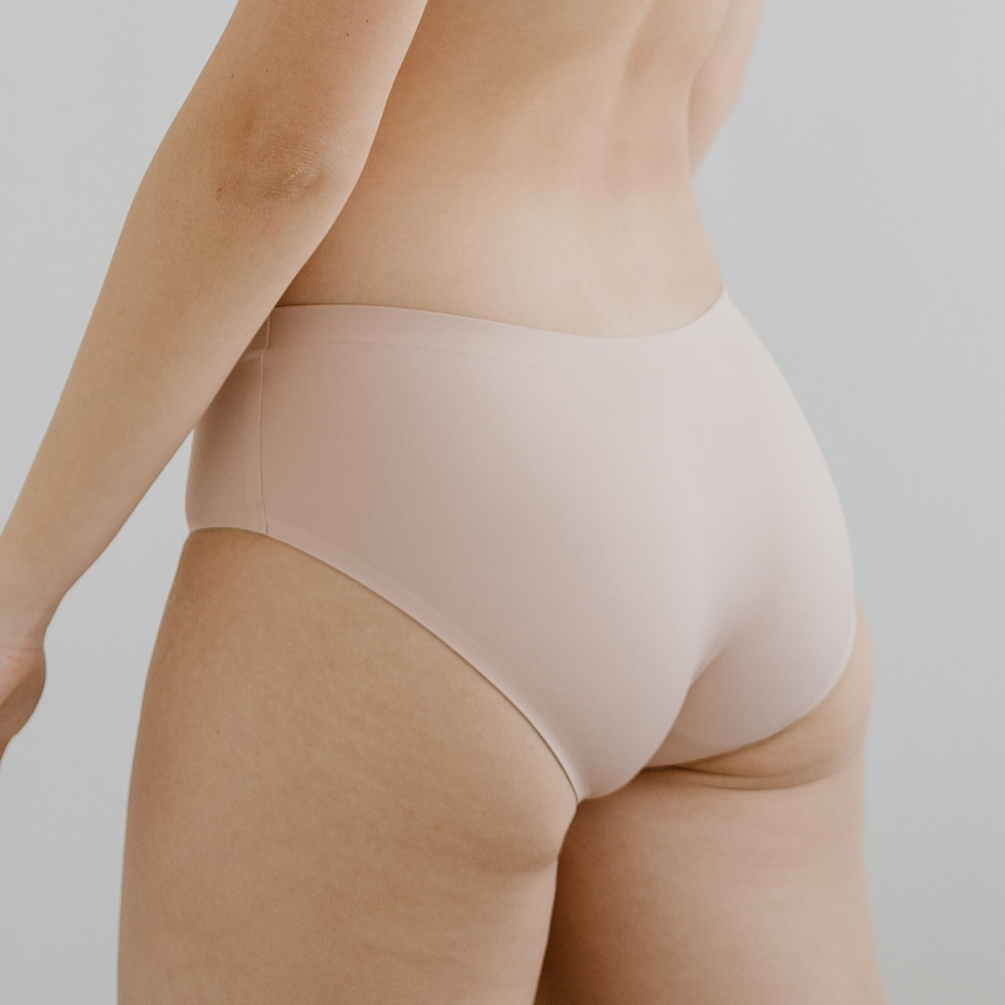 Seamlessly Comfy Bikini Low-Rise Seamless Cheeky