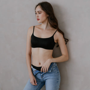 Jell-ee Scoop Neck Pull-over U-Back Wireless Bra in Black (Signature Edition)