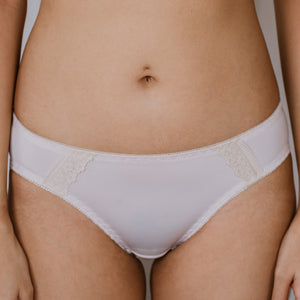 The Silky Smooth! Lace Trim Low-Rise Cheekie in Creme Crepe