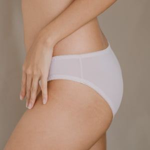 The Silky Smooth! Lace Trim Low-Rise Cheekie in Creme Crepe