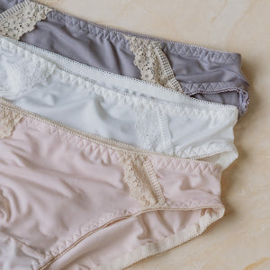 The Silky Smooth! Lace Trim Low-Rise Cheekie in Taro Crepe